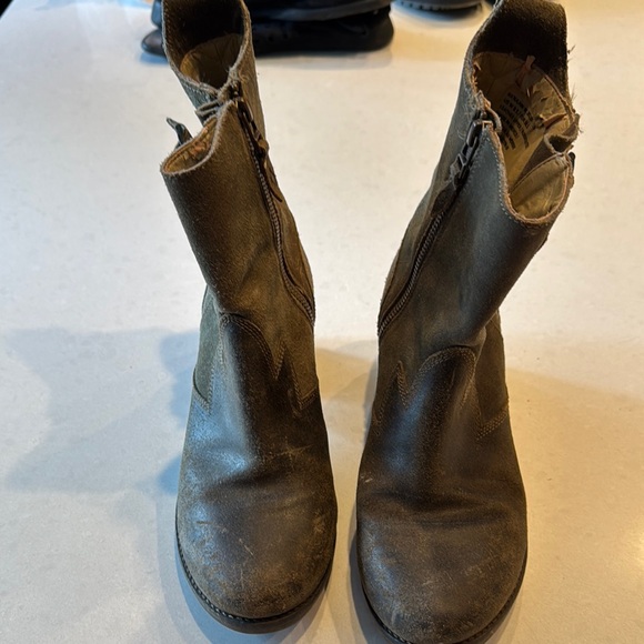 OluKai Brown Ankle Boots with Elastic Panels peeling of inner upper liner c,pic. - Picture 2 of 12